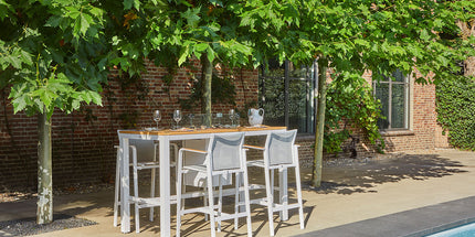 SUNS tuinmeubelen Tutti| Bar Stoel | Teak Armrests | Matt White Frame